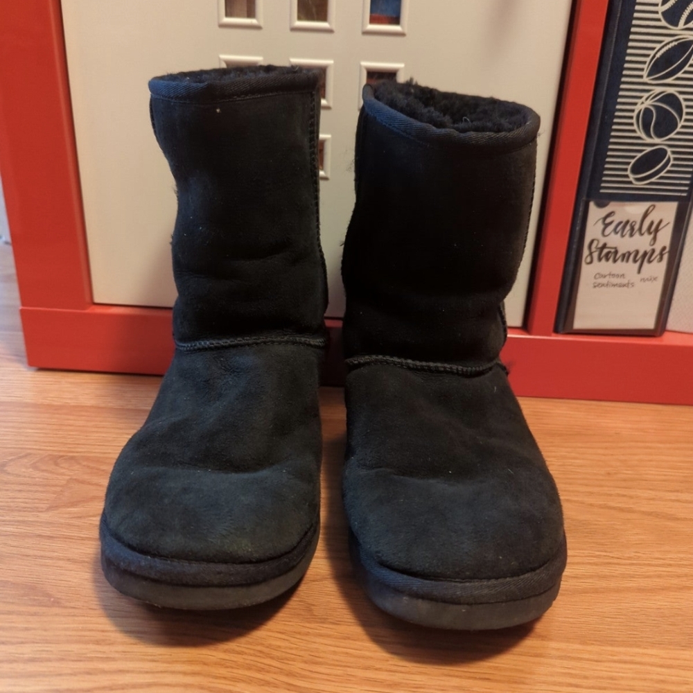 UGG classic boots women size 7
